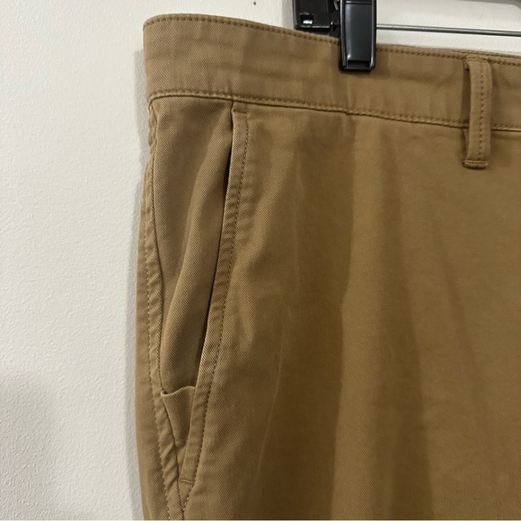 L.L.Bean Mens Khaki Chino Pants 40x34 Standard Fit Stretch Coolmax Tan Casual - Picture 4 of 8